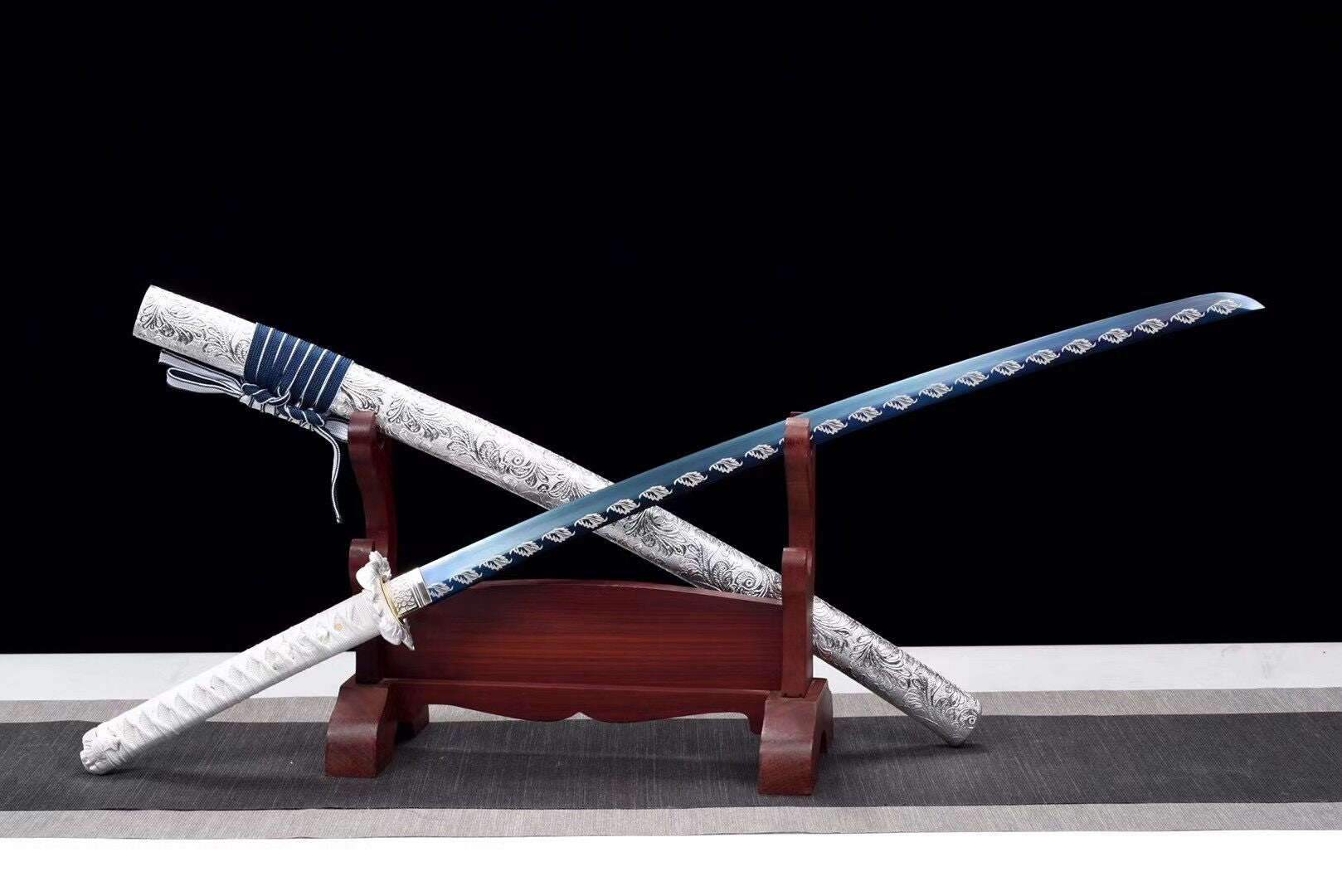 Akizuki Katana, japanisches Samurai-Schwert, echtes Katana, handgefertigtes Schwert, Hochleistungs-Federstahl, Longquan-Schwert