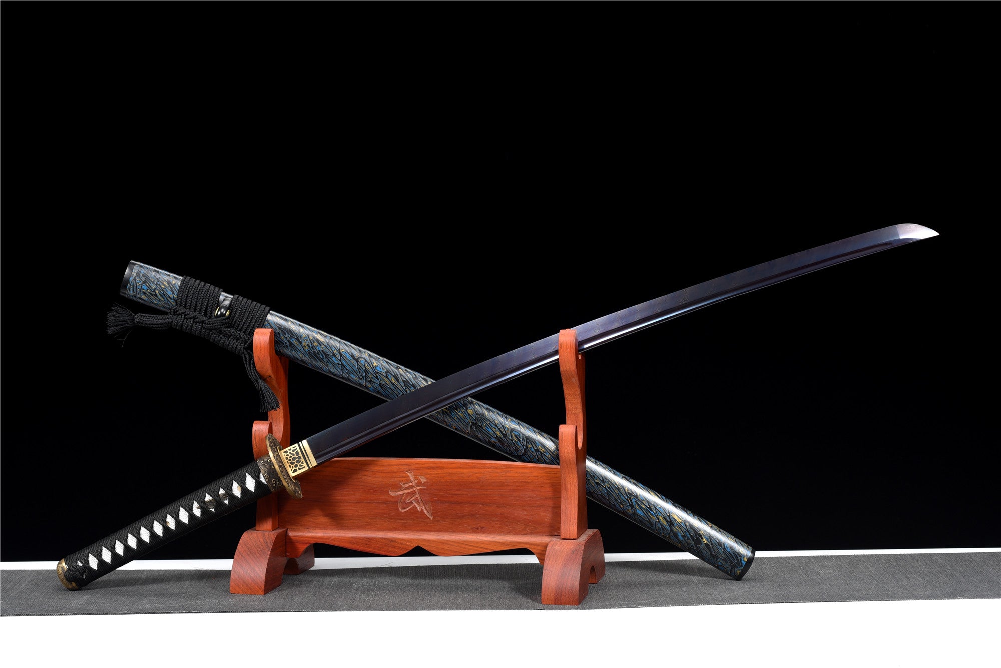 Blue Devils Katana, japanisches Samurai-Schwert, echtes handgefertigtes Katana, geröstete Klinge mit blauem Muster, Hochleistungs-Musterstahl