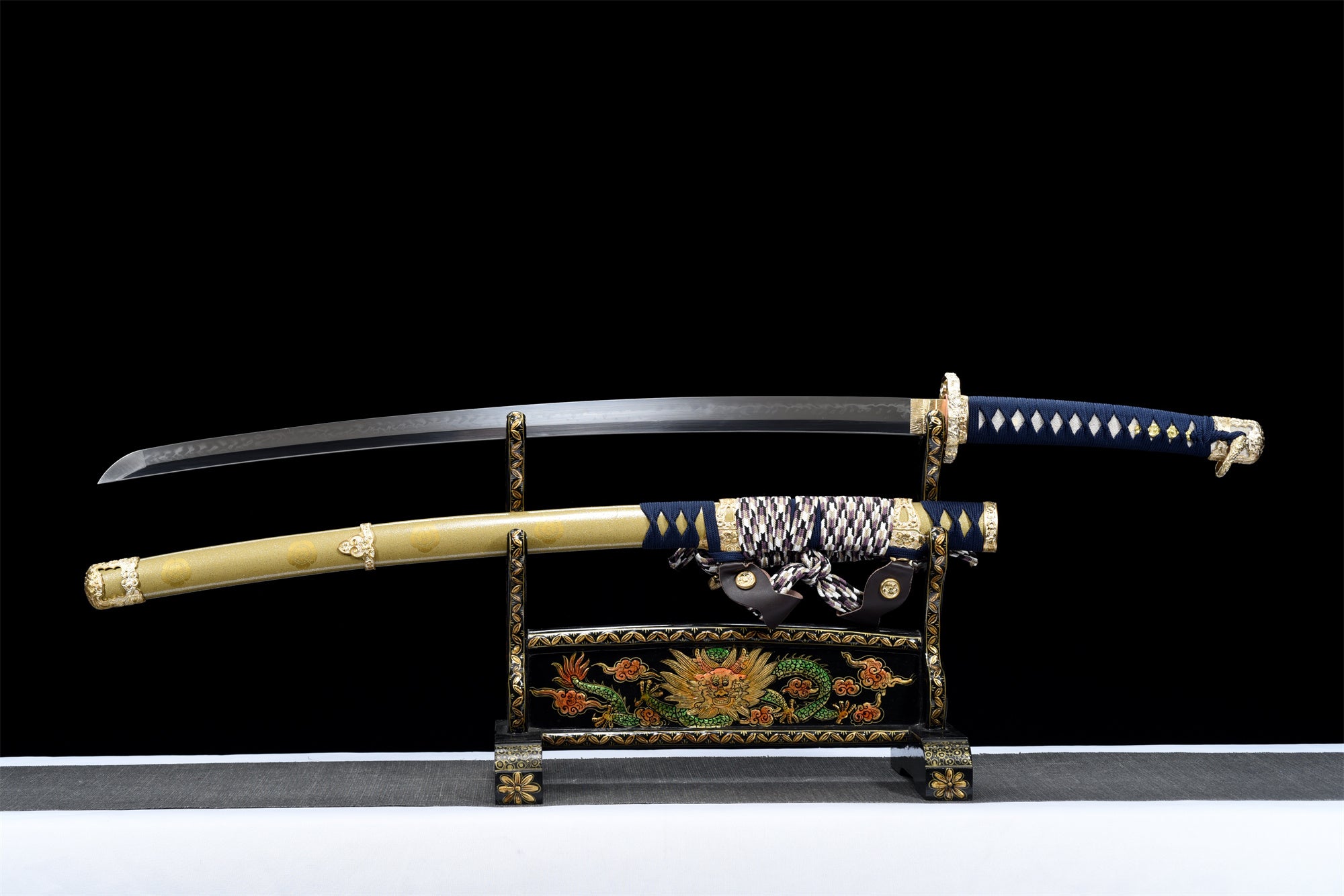 Sakura Tachi, japanisches Samurai-Schwert, echtes Tachi Katana, handgefertigtes Schwert, gehärteter T-10-Stahl mit Hamon