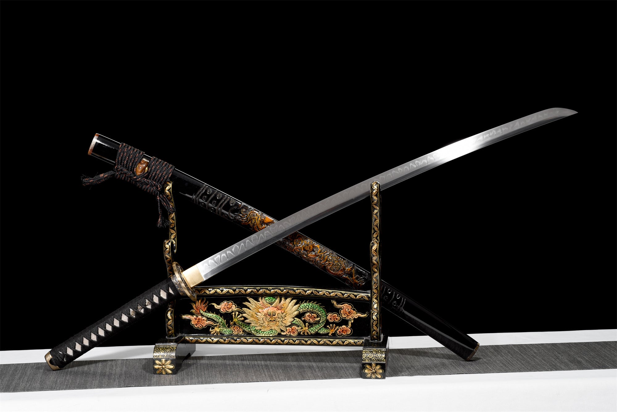 T10 High Carbon Steel Ton gehärtet mit Hamon Handmade Saya Carved Dragon Katana Real Japanese Samurai Schwert Full Tang